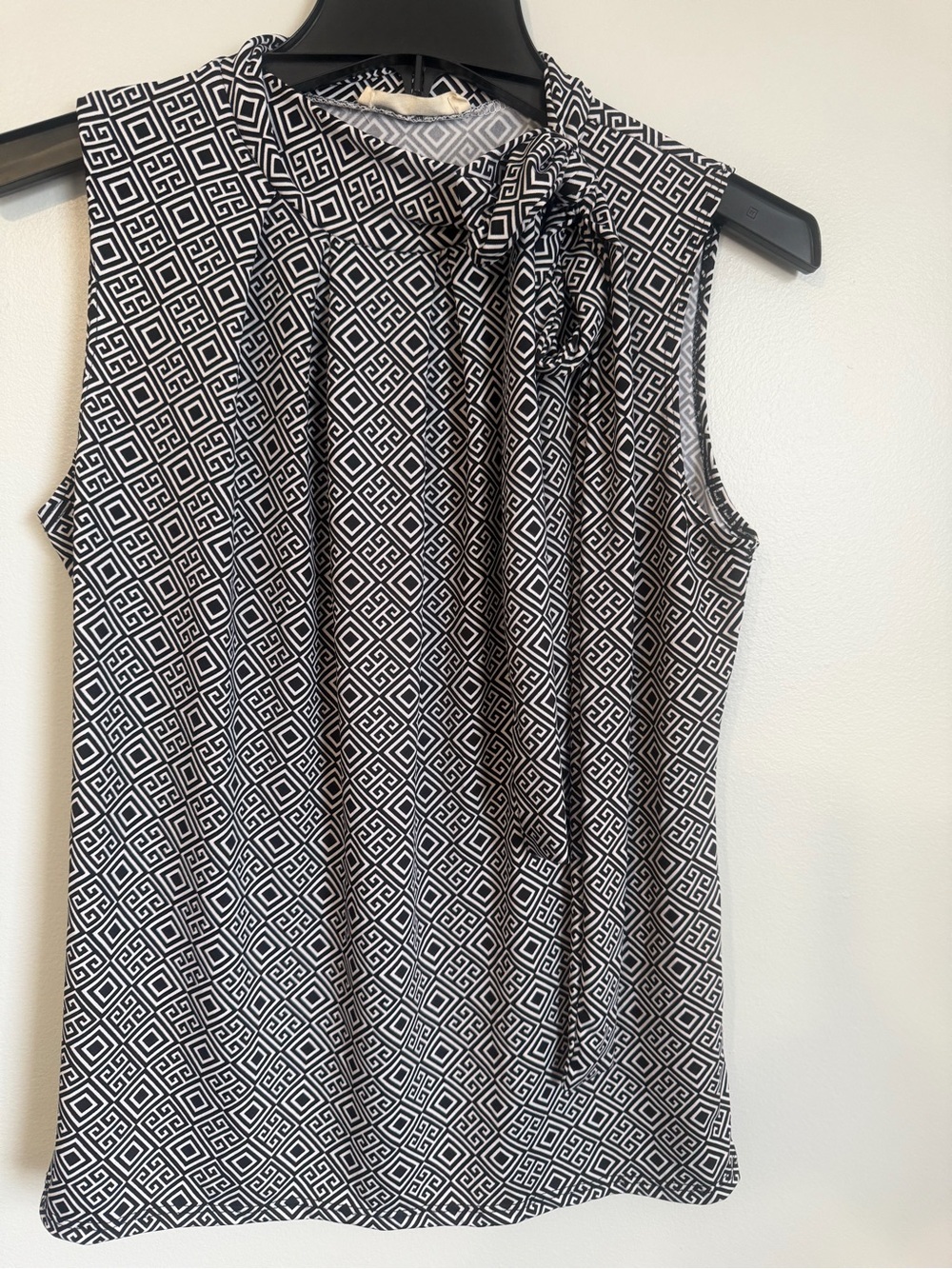 Tiffany and Grey Black White Sleeveless Tie-Neck Geometric Print Top Petite Med